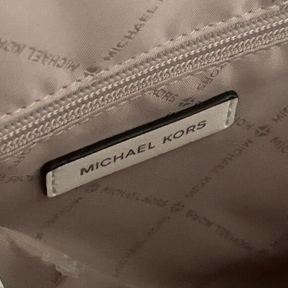 Michael Kors Shelia Quilted White Backpack – Luxe Designer Statement NWT - Picture 8 of 9